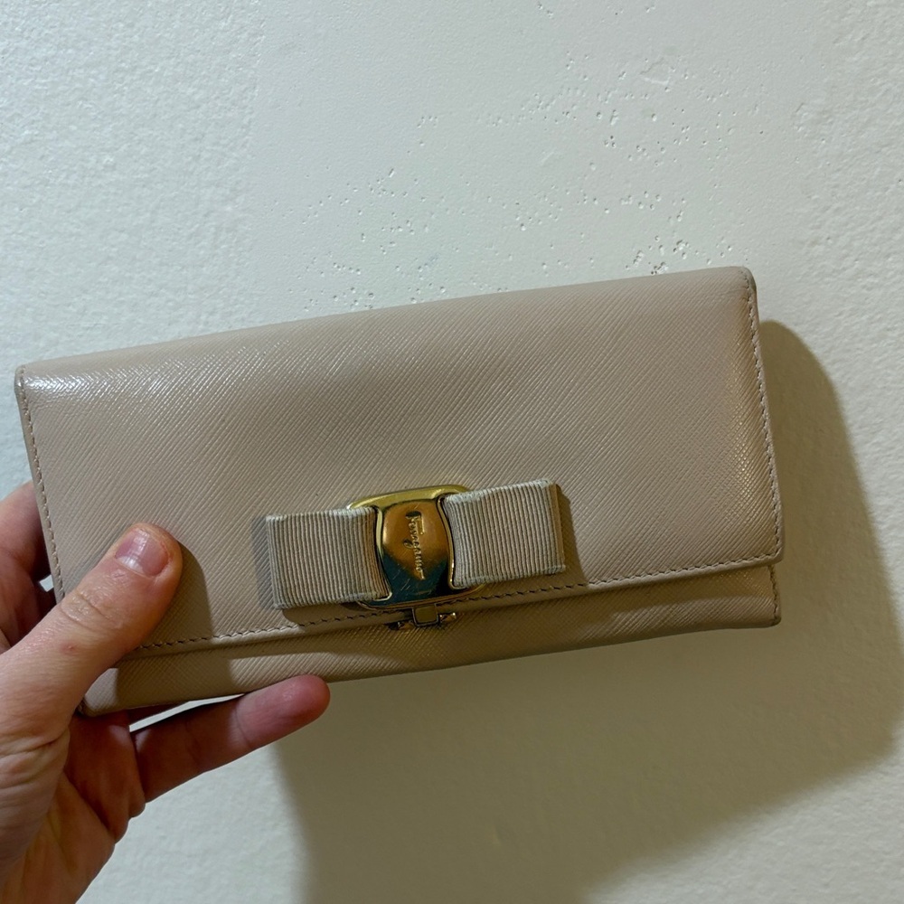 Salvatore Ferragamo Taupe Leather Wallet with‎ Bow Accent